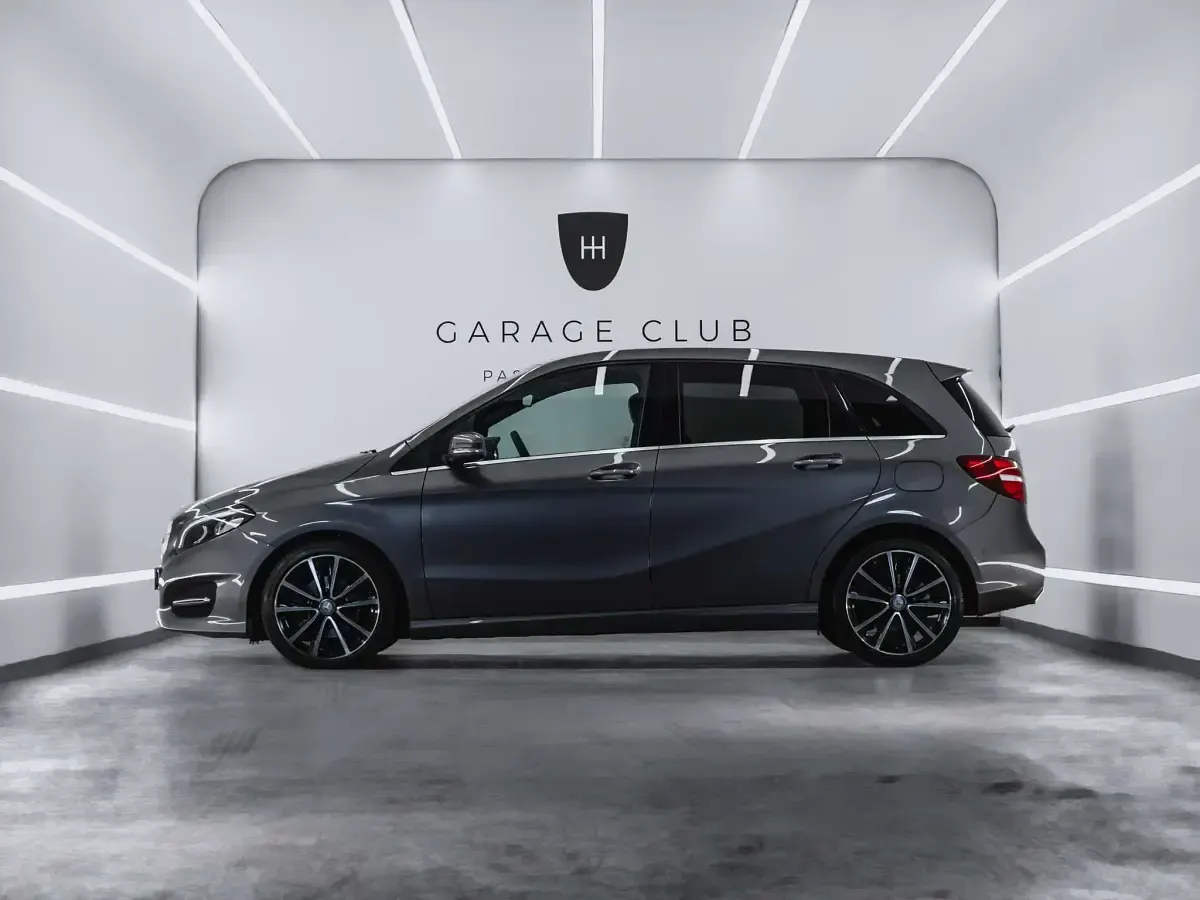 Usado Mercedes B200 Urban 136 CV (100 kW) 2016 Gris / plata Utilitario