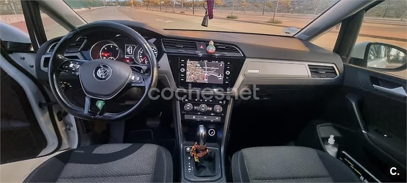Usado VW Touran Advance 115 CV (84 kW) 2018 Blanco Monovolumen