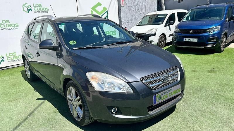 Usado Kia Ceed 140 CV (102 kW) 2008 Gray Utilitario