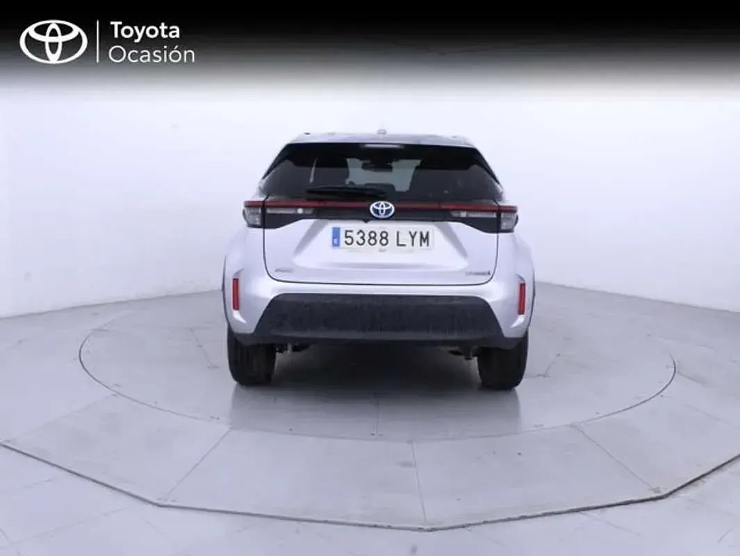 Usado Toyota Yaris Cross Plus 116 CV (85 kW) 2022 Gris SUV