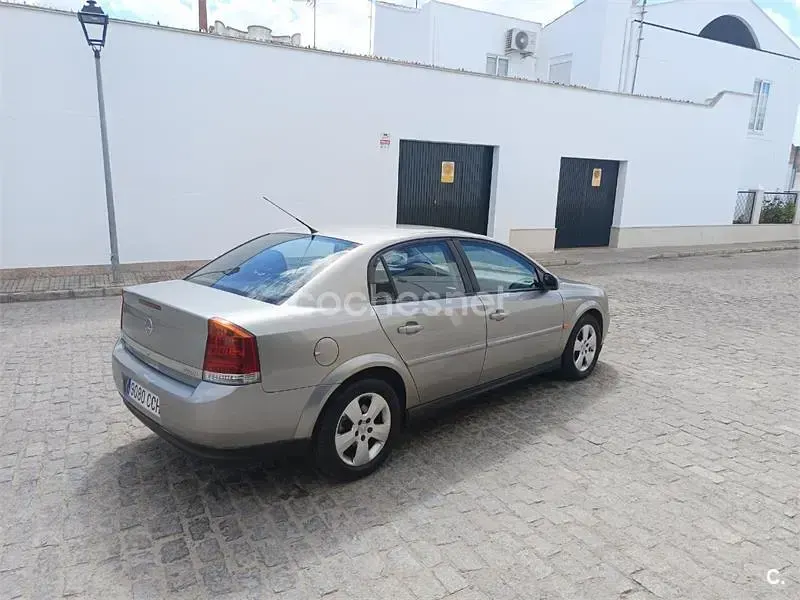 Usado Opel Vectra Comfort 100 CV (73 kW) 2004 Beige Berlina