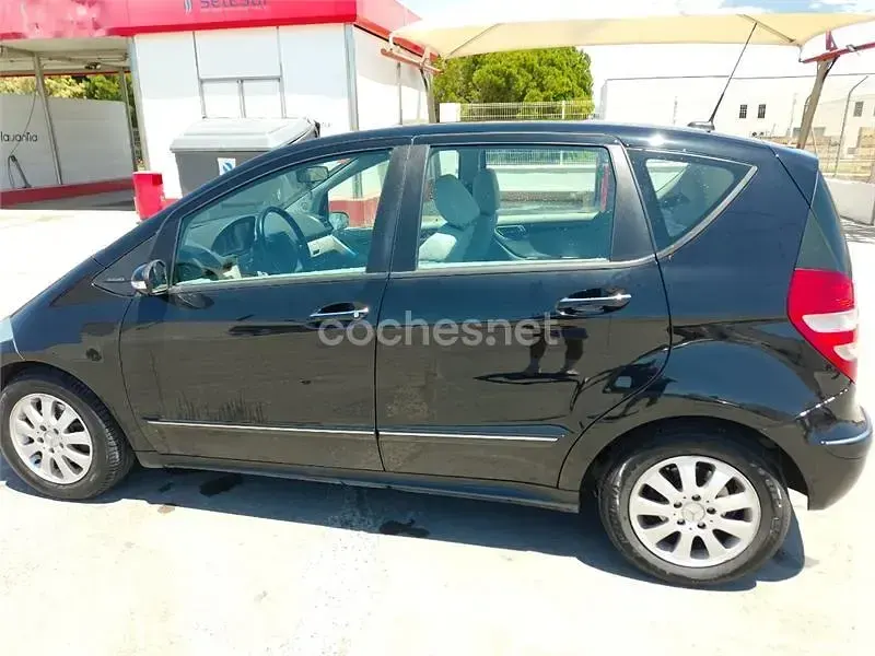 Usado Mercedes A180 Elegance 109 CV (80 kW) 2005 Negro Monovolumen