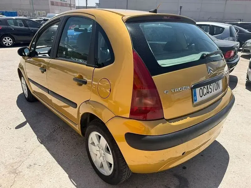 Usado Citroën C3 70 CV (51 kW) 2003 Naranja Berlina