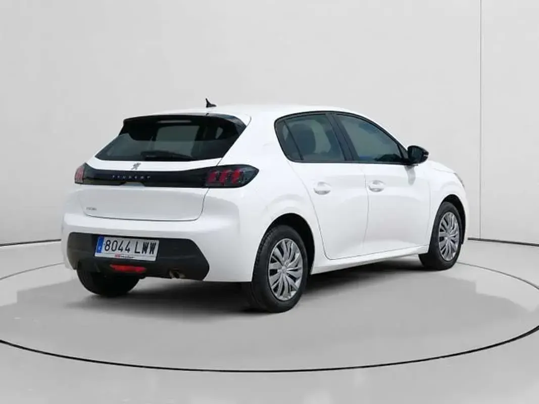 Usado Peugeot 2008 Active 110 CV (80 kW) 2022 Blanco SUV