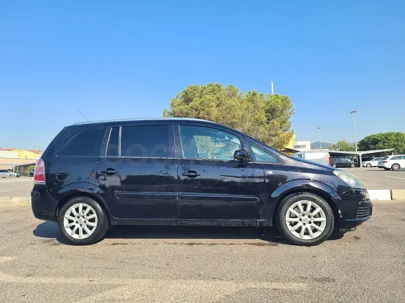 Usado Opel Zafira Enjoy 120 CV (88 kW) 2008 Negro Monovolumen