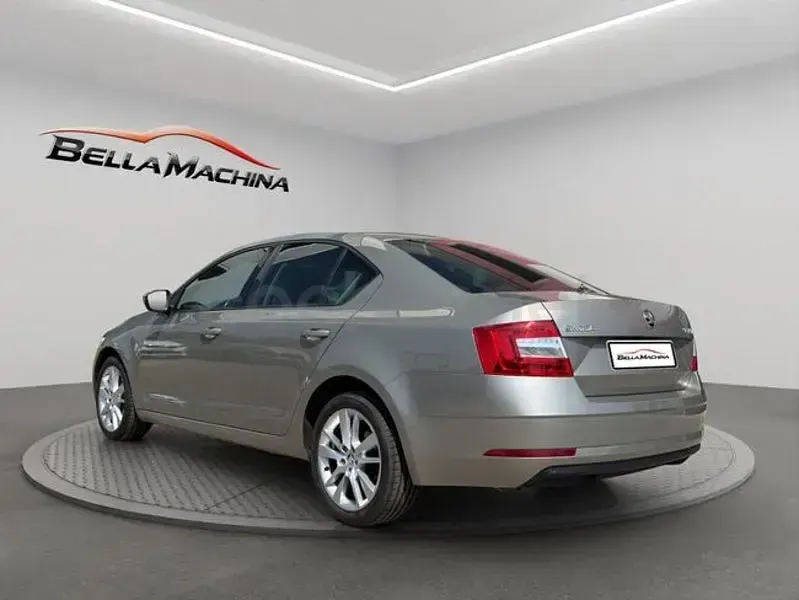 Usado Skoda Octavia Style 150 CV (110 kW) 2018 Negro Berlina