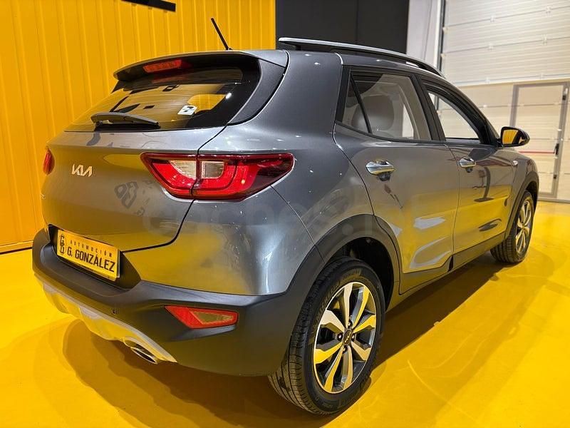 Usado Kia Stonic 84 CV (61 kW) 2023 Gris / plata SUV