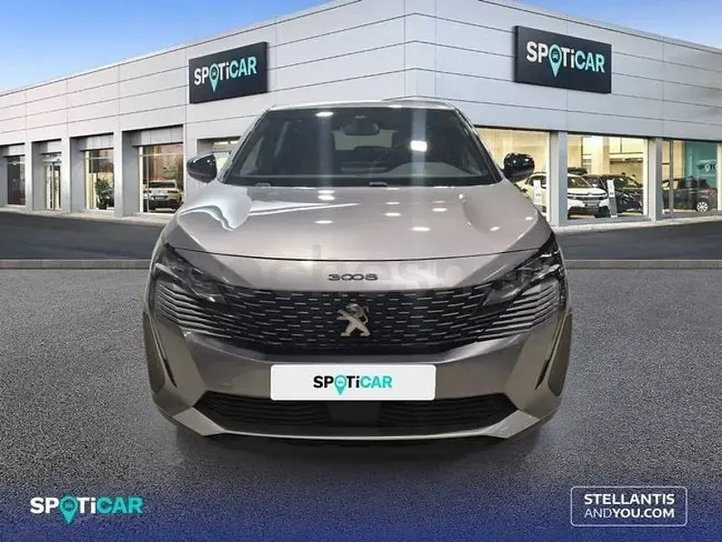 Usado Peugeot 3008 Allure 180 CV (132 kW) 2024 Gris / plata SUV