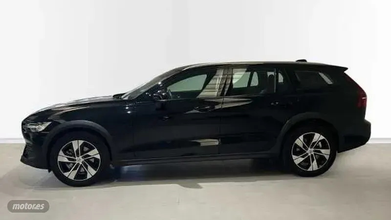 Usado Volvo V60 CC Plus 2025 Negro Familiar