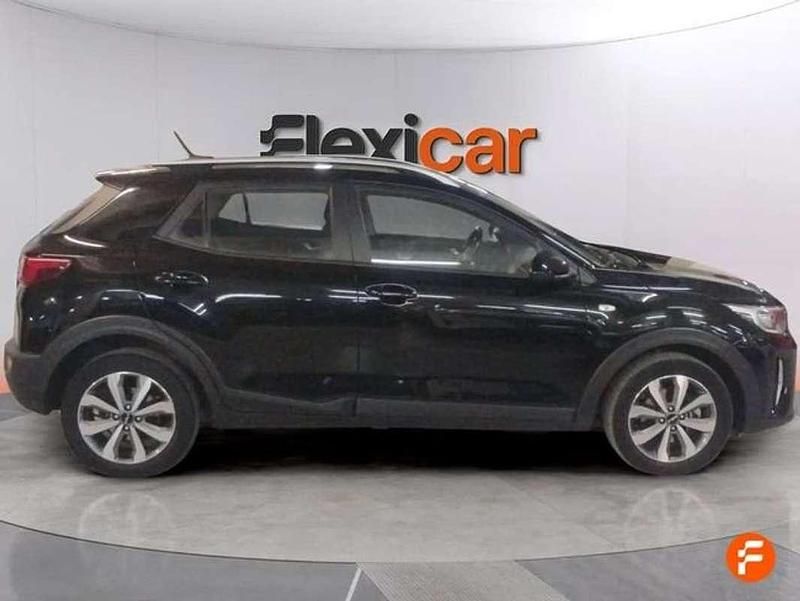 Usado Kia Stonic 101 CV (74 kW) 2022 Negro SUV