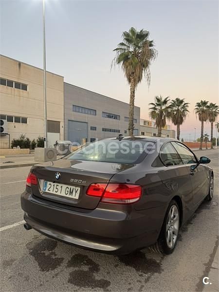 Usado BMW 320 177 CV (130 kW) 2009 Gris / plata Coupe