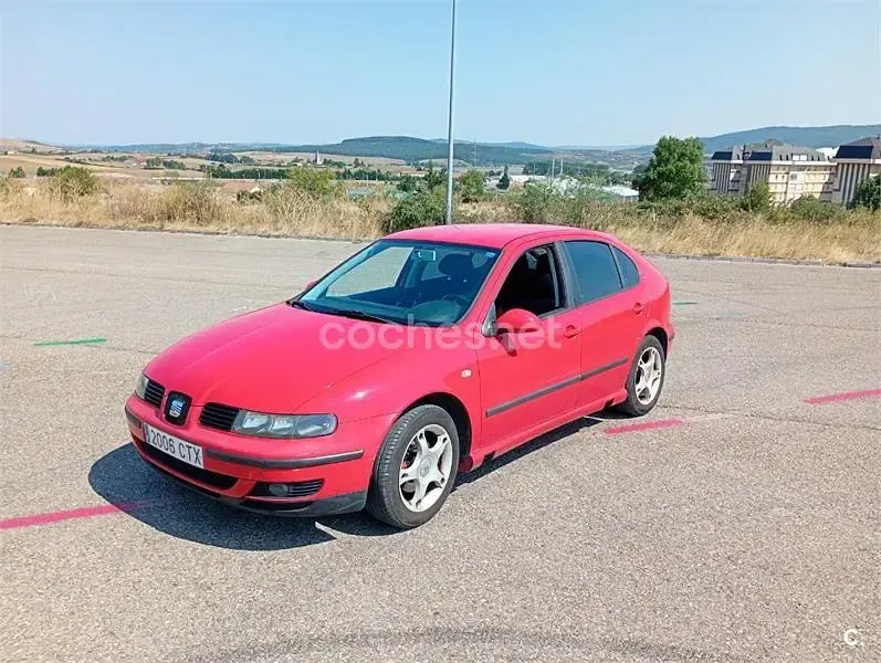 Usado Seat Leon Stella 110 CV (80 kW) 2004 Rojo Utilitario