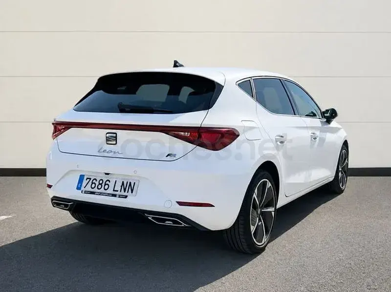 Usado Seat Leon FR 130 CV (95 kW) 2021 Blanco Berlina