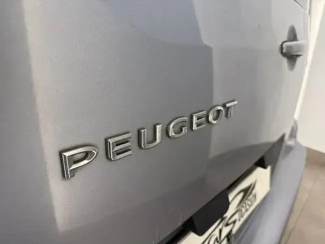 Usado Peugeot Partner Style 120 CV (88 kW) 2015 Gris