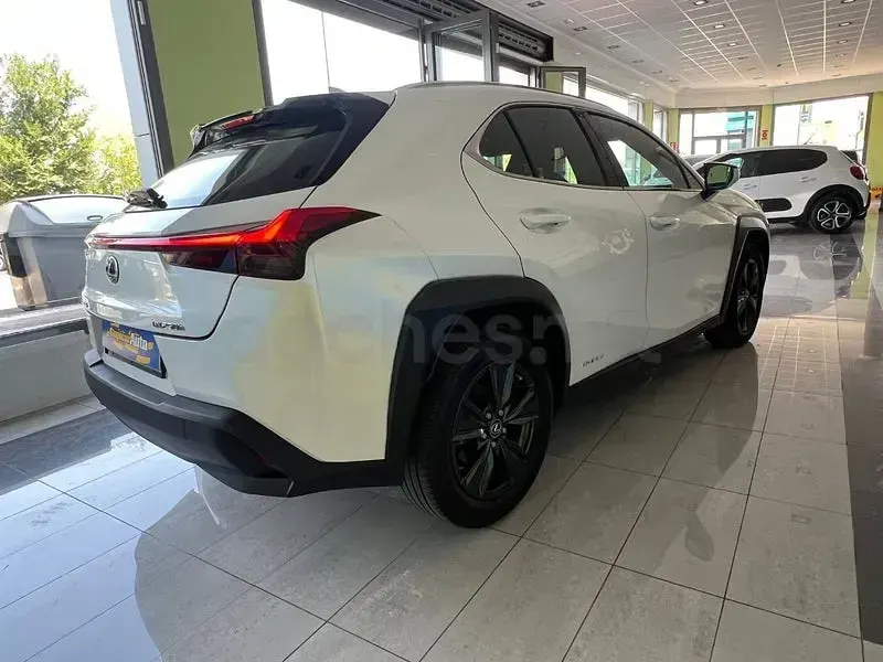 Usado Lexus UX Business Edition 184 CV (135 kW) 2022 Blanco SUV