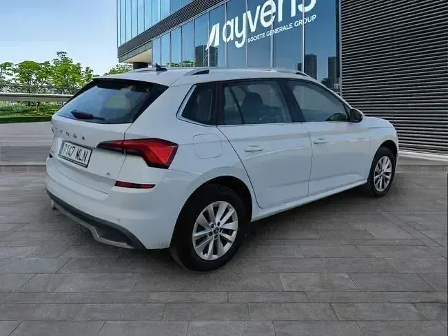 Usado Skoda Kamiq Selection 116 CV (85 kW) 2023 Blanco SUV