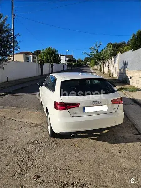 Usado Audi A3 Attraction 105 CV (77 kW) 2013 Blanco Berlina
