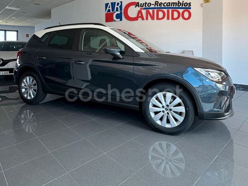 Gris / plata Usado 2023 Seat Arona Xperience SUV | 16.800 € (Precio justo) - Imagen 1/4
