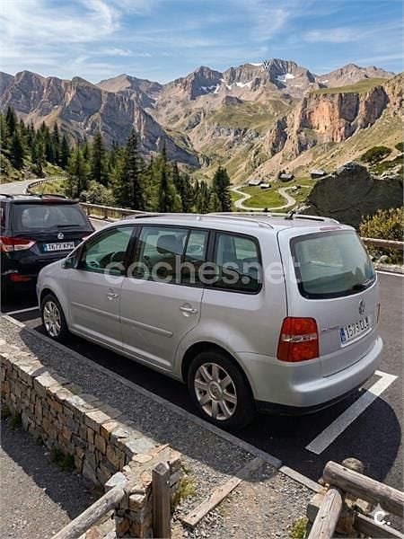 Usado VW Touran Advance 140 CV (102 kW) 2005 Gris / plata Monovolumen