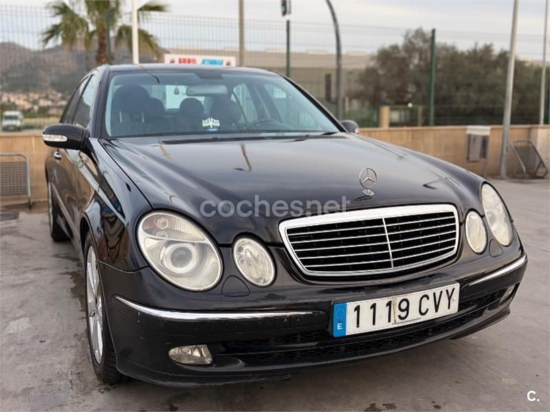 Usado Mercedes E320 Avantgarde 204 CV (150 kW) 2004 Negro Berlina