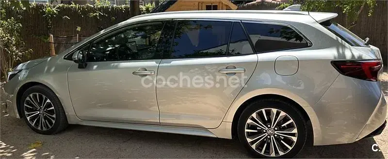 Usado Toyota Corolla Sport 140 CV (102 kW) 2024 Gris / plata Familiar