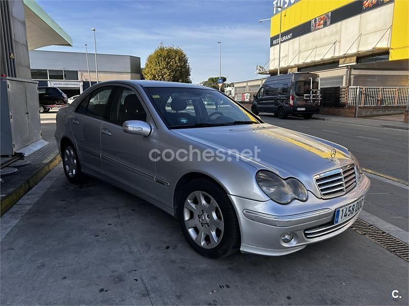 Usado Mercedes C270 Elegance 170 CV (125 kW) 2004 Gris / plata Berlina