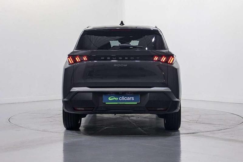 Usado Peugeot 5008 Allure 136 CV (100 kW) 2025 Gris SUV