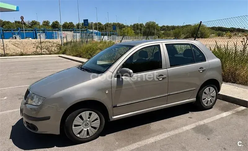 Usado Skoda Fabia Comfort 75 CV (55 kW) 2006 Gris / plata Berlina
