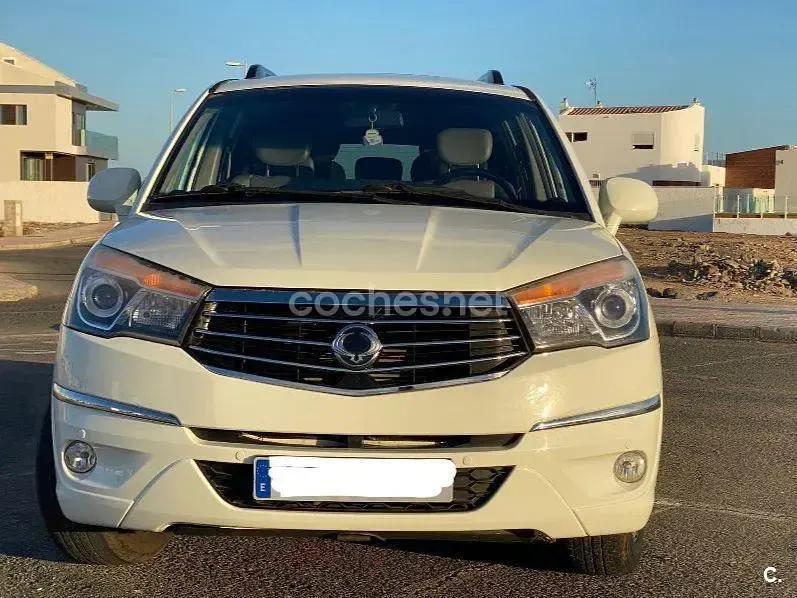 Usado SsangYong Rodius Limited 178 CV (130 kW) 2016 Blanco Monovolumen