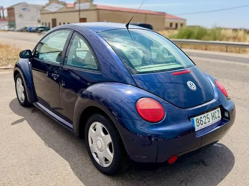 Usado VW New Beetle 100 CV (73 kW) 2003 Azul Utilitario