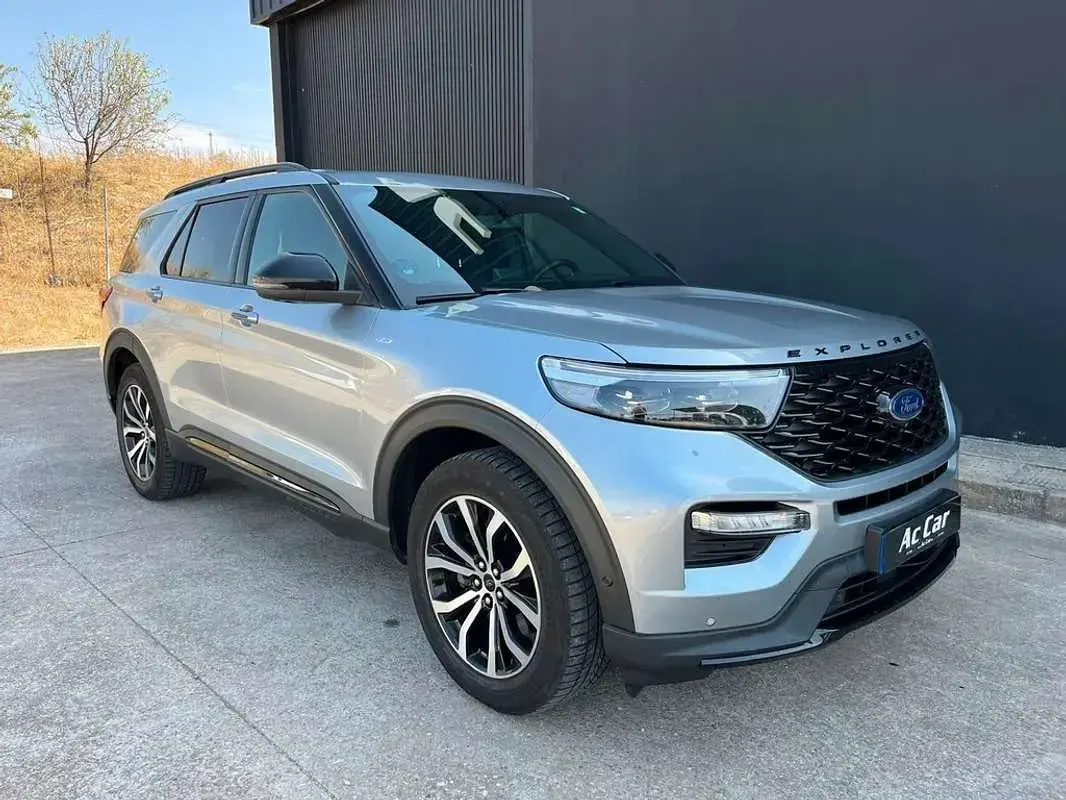 Usado Ford Explorer ST-Line 457 CV (336 kW) 2023 Gris SUV