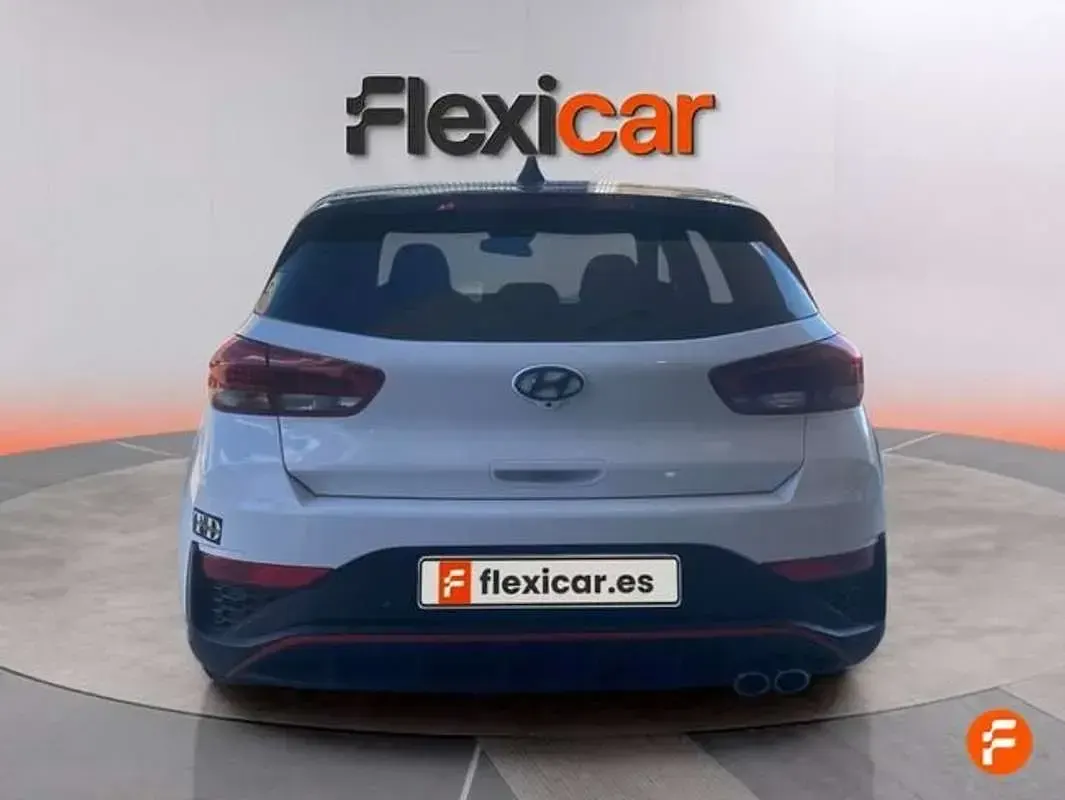 Usado Hyundai i30 N Line 120 CV (88 kW) 2022 Blanco Berlina