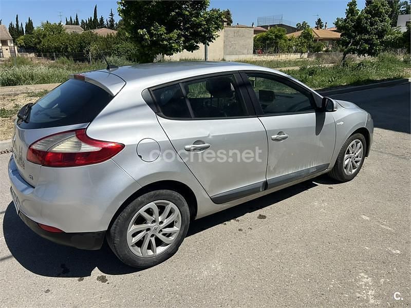 Usado Renault Mégane 105 CV (77 kW) 2010 Gris / plata Berlina