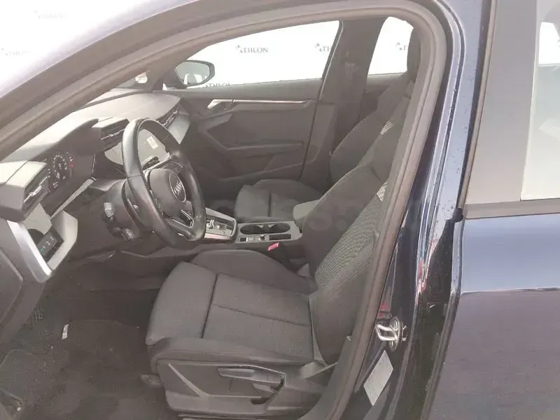 Usado Audi A3 S-Line 116 CV (85 kW) 2023 Azul Berlina