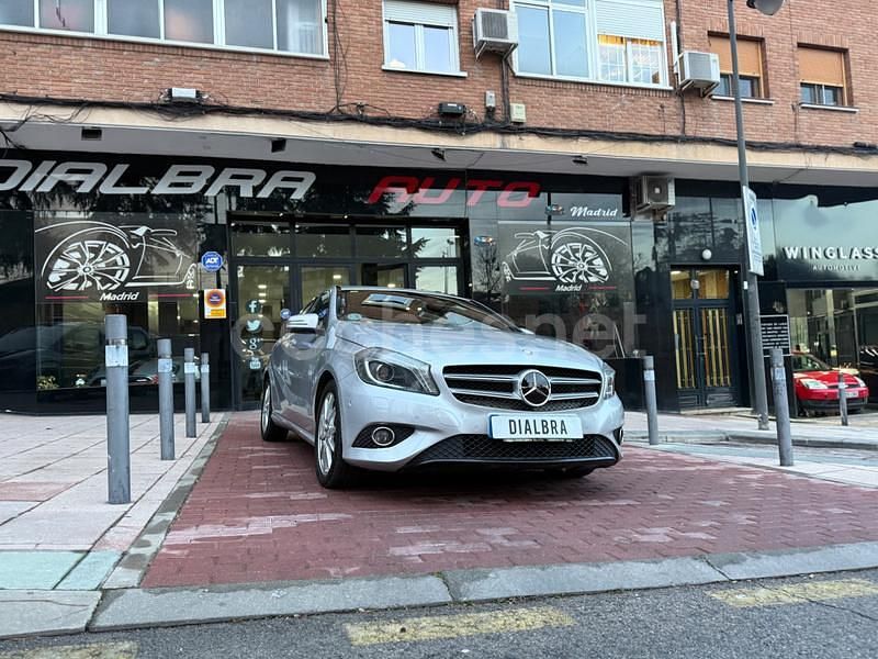 Usado Mercedes A200 Urban 156 CV (114 kW) 2015 Gris / plata Berlina