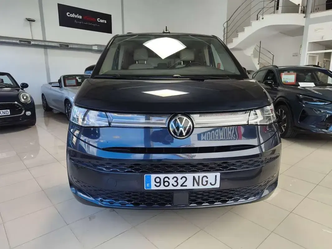 Usado VW Multivan Style 177 CV (130 kW) 2025 Azul Monovolumen