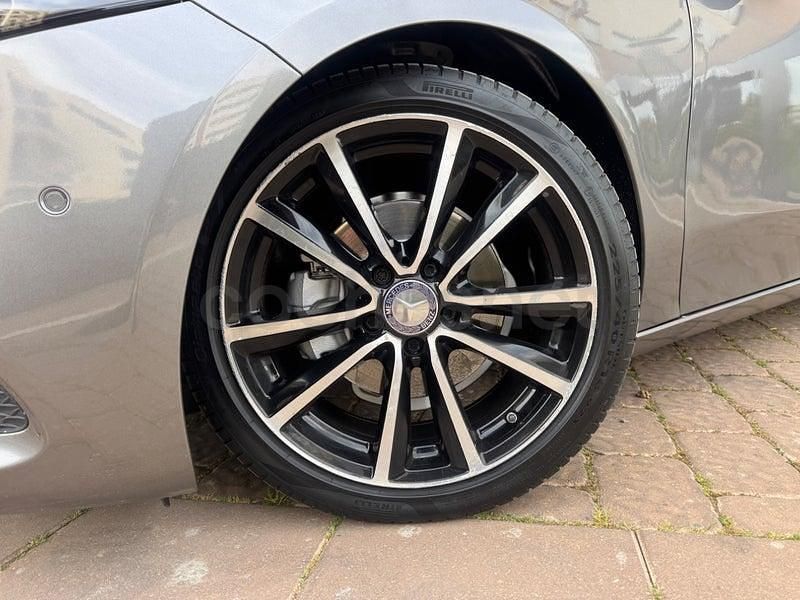 Usado Mercedes A180 136 CV (100 kW) 2020 Gris / plata Berlina