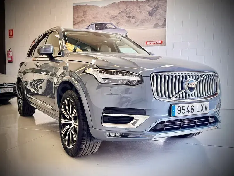 Usado Volvo XC90 Inscription 235 CV (172 kW) 2022 Gris / plata SUV