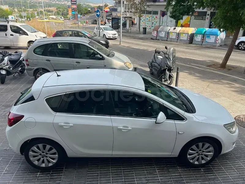 Usado Opel Astra Edition 115 CV (84 kW) 2010 Blanco Berlina