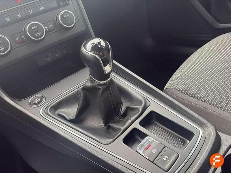 Usado Seat Leon ST Style 131 CV (96 kW) 2019 Blanco Familiar