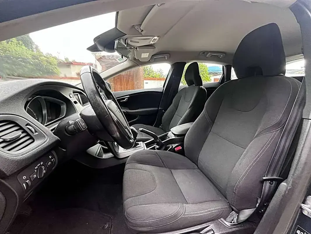 Usado Volvo V40 Momentum 114 CV (83 kW) 2014 Azul Utilitario