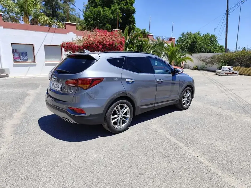Usado Hyundai Santa Fe Style 201 CV (147 kW) 2018 Gris SUV