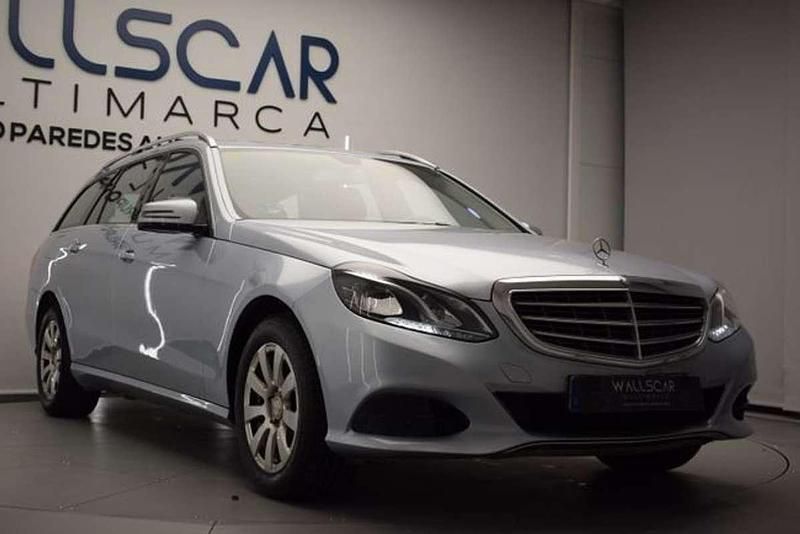 Usado Mercedes E220 Elegance 170 CV (125 kW) 2015 Azul Familiar