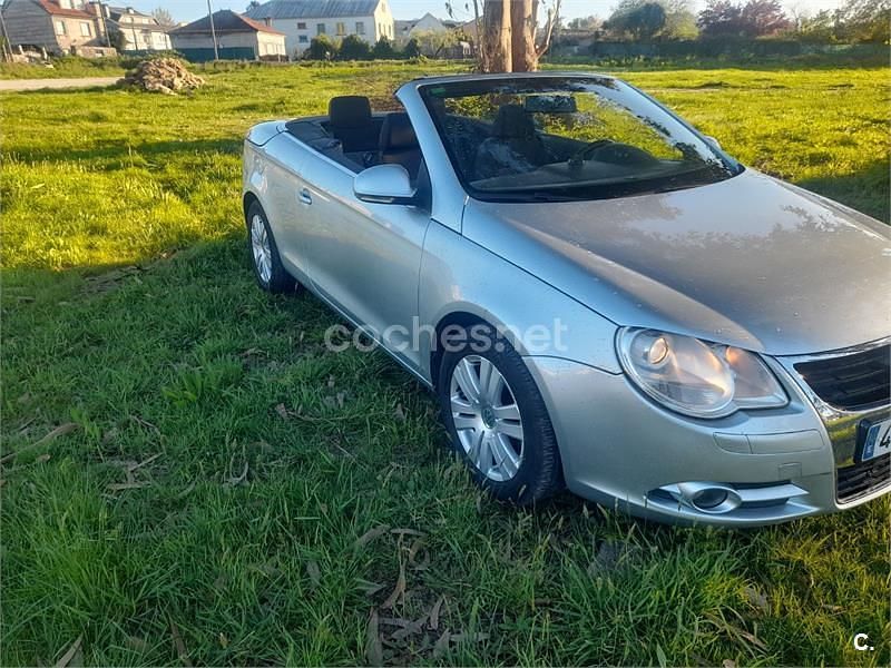 Usado VW Eos 140 CV (102 kW) 2008 Gris / plata Descapotable