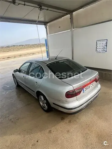 Usado Seat Toledo Sport 105 CV (77 kW) 2004 Gris / plata Berlina