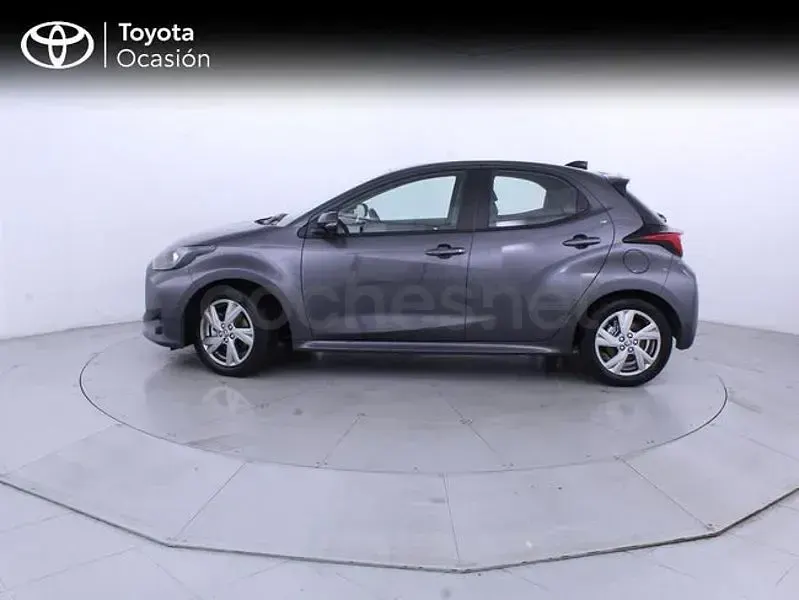 Usado Toyota Yaris Hybrid Active 116 CV (85 kW) 2025 Gris / plata Berlina