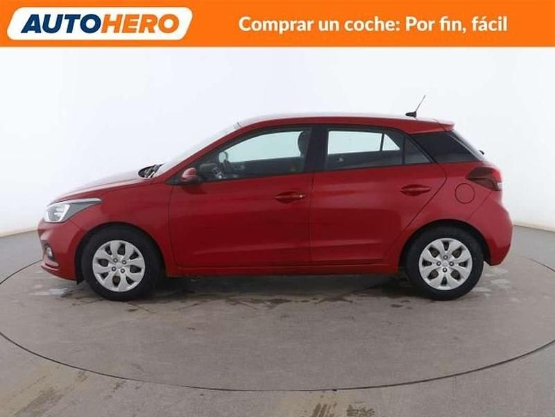 Usado Hyundai i20 75 CV (55 kW) 2019 Rojo Utilitario