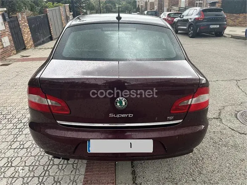 Usado Skoda Superb Elegance 140 CV (102 kW) 2009 Granate Berlina