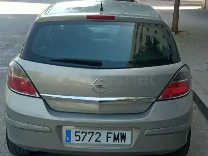 Usado Opel Astra Enjoy 105 CV (77 kW) 2007 Beige Berlina