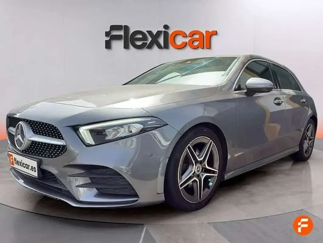 Usado Mercedes A180 116 CV (85 kW) 2019 Gris Utilitario